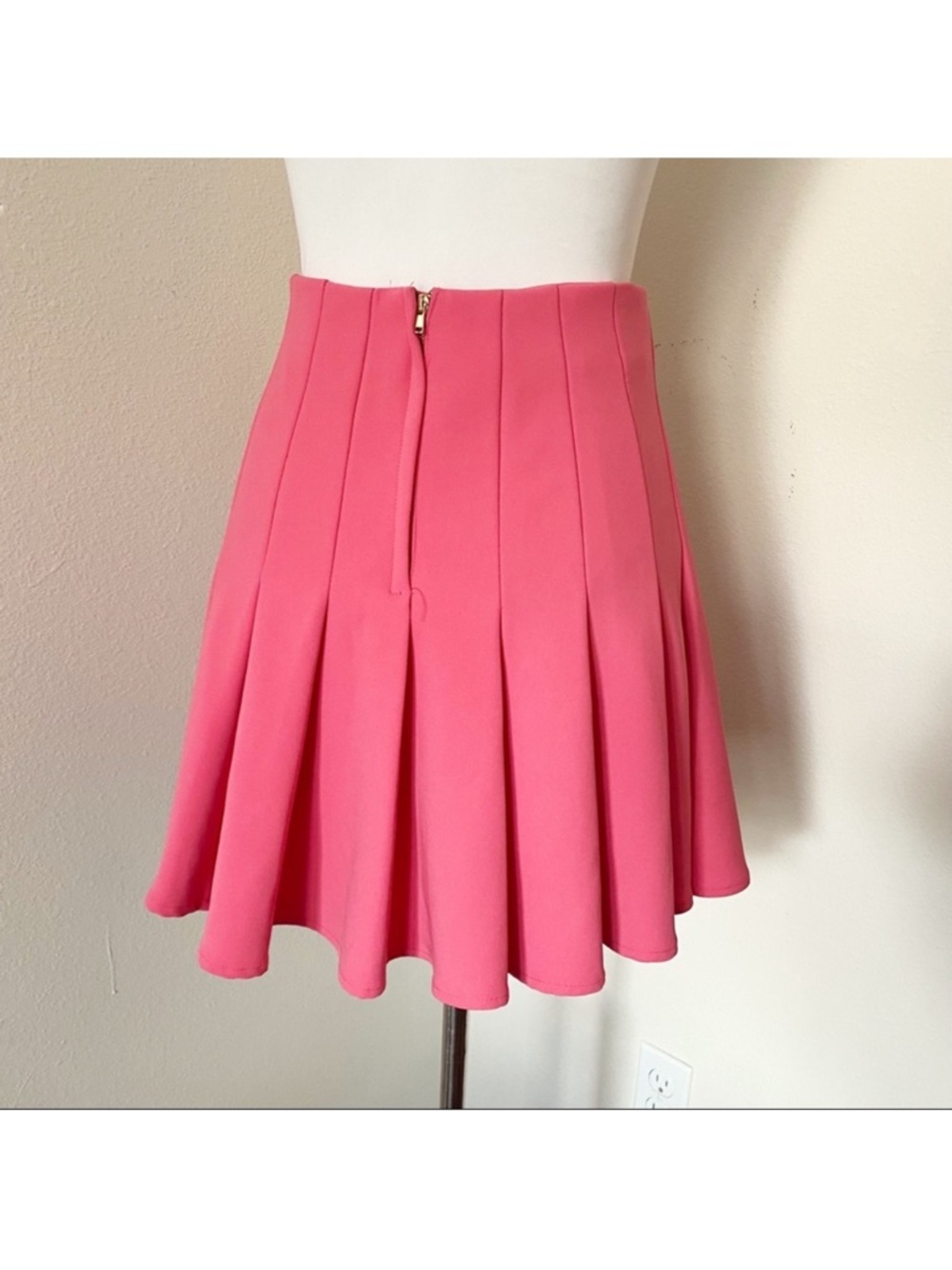 H&M + ELLE Pleated Mini Skirt in Bright Pink Size 6 NWT - Picture 6 of 8